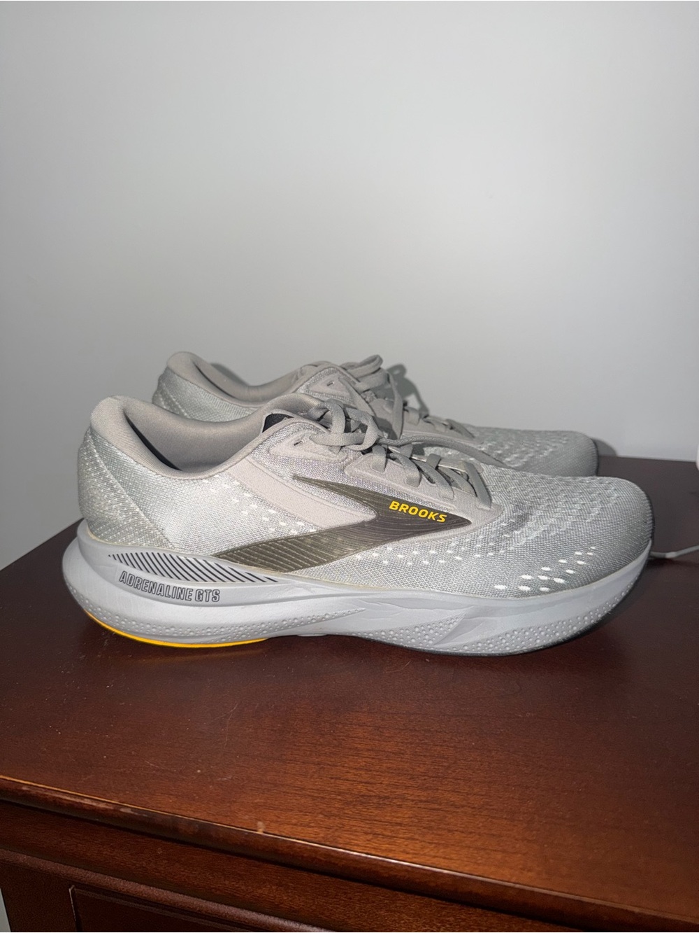 Brooks Men's Running Shoes in Light Gray